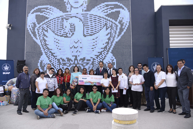 Con tapas plásticas, BUAP apoya a la Fundación Down de Puebla