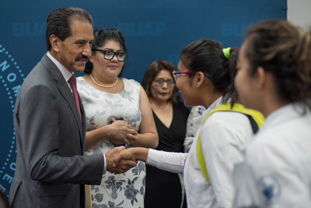 Beneficio de la comunidad une universitarios: Alfonso Esparza