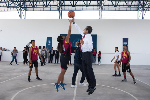 Entregan espacios deportivos y unidad al campus BUAP Tehuacán