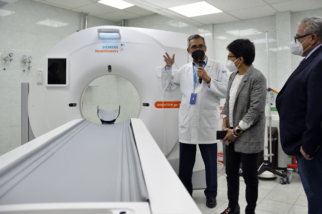 Entrega rectora Lilia Cedillo nuevo equipo de tomografía al HUP