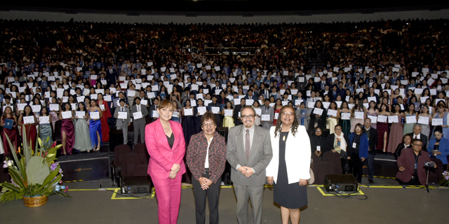 Preside Cedillo graduaciones de la prepa Bolívar y de Medicina Veterinaria