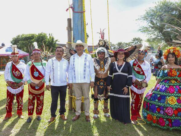 Visita Sergio Salomón altares monumentales en Huaquechula