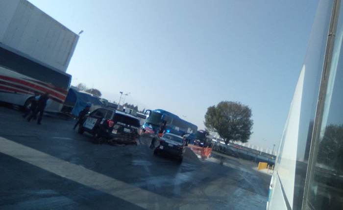 Hallan feto en bote de basura en talleres del ADO