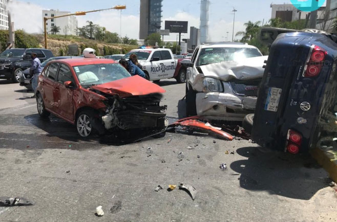 Aparatosa carambola se registra en la Vía Atlixcáyotl en Puebla