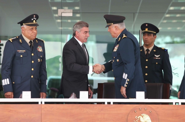 Encabezan Gali y Cienfuegos graduación de sargentos en Puebla