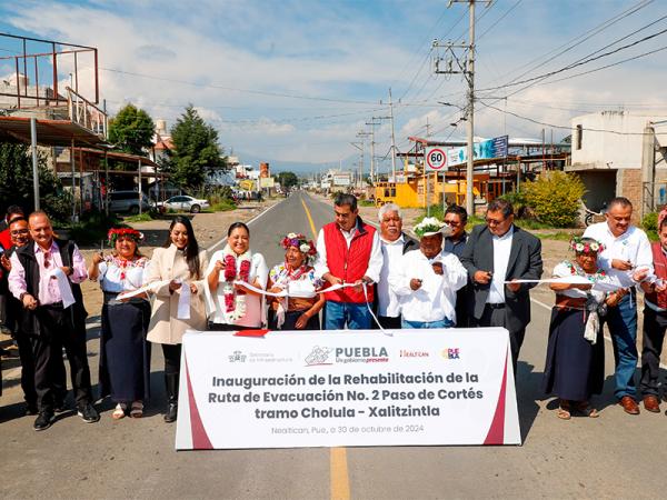 Sergio Salomón inaugura mejoramiento de rutas de evacuación en Calpan y Nealtican