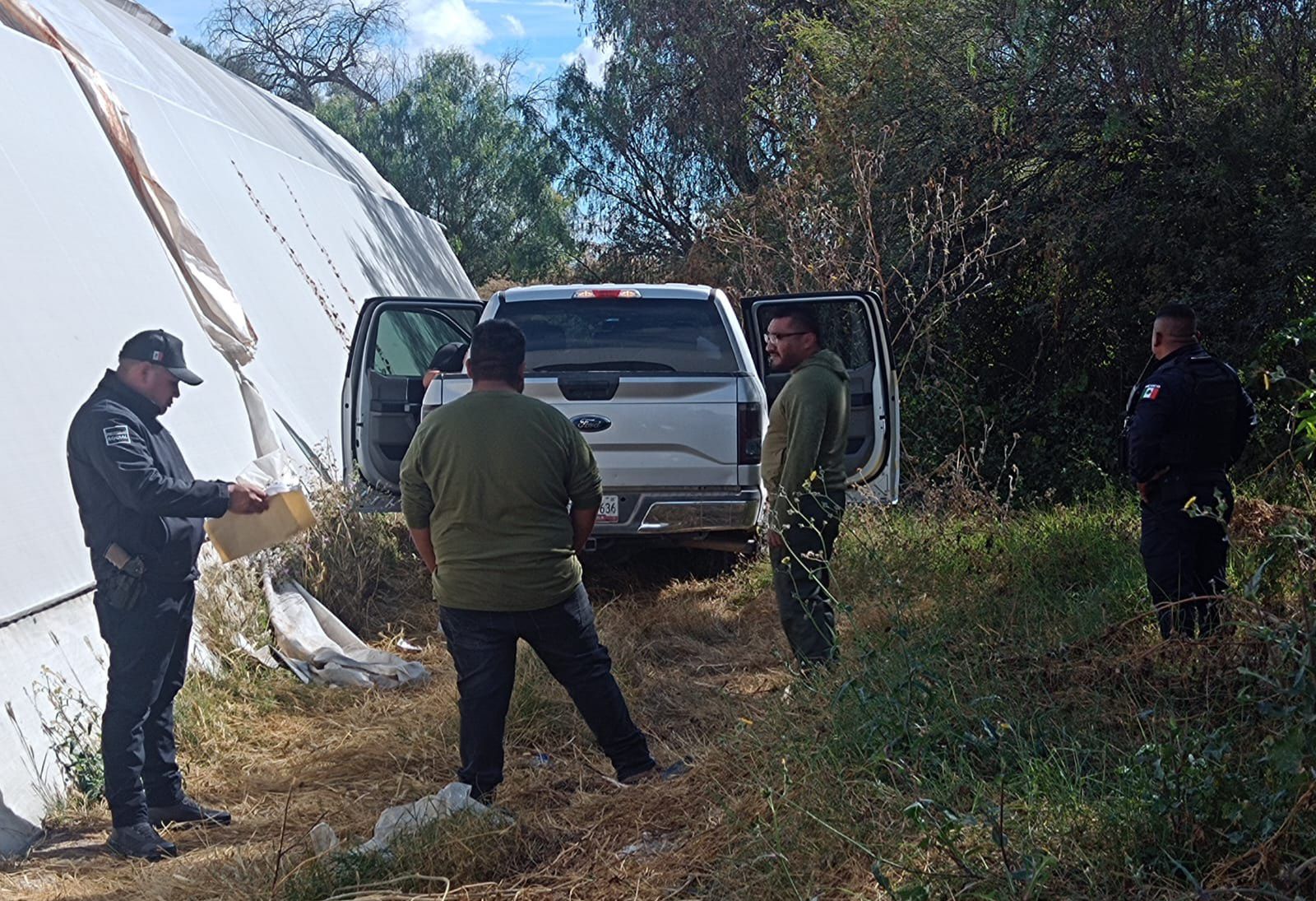 En Tochtepec ladrones abandonan una camioneta robada en Tecamachalco