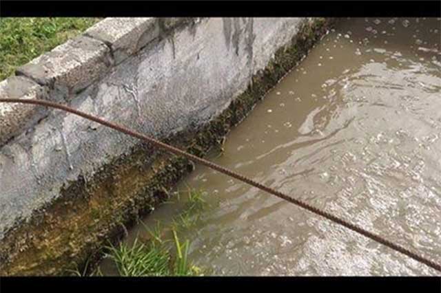 Acusan abastecimiento de agua contaminada en Altepexi