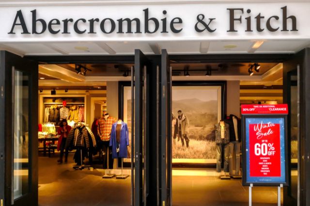 Arrestan a exdirector de Abercrombie & Fitch por explotación sexual de jóvenes