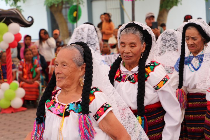 Realizan Encuentro Folklórico de Adultos Mayores en Quecholac