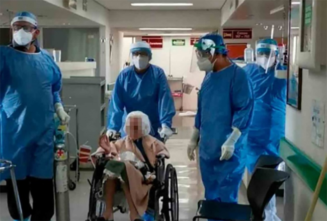 Abuelita de 103 años vence al covid en hospital del IMSS