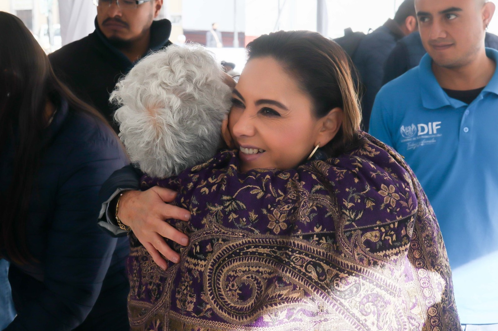 Con Abraza a un Abue entregarán 4 mil 500 prendas invernales en SPCH