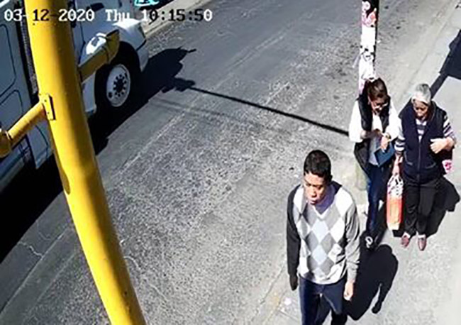 Difunden imágenes de ladrones que drogaron a mujer en Tecamachalco