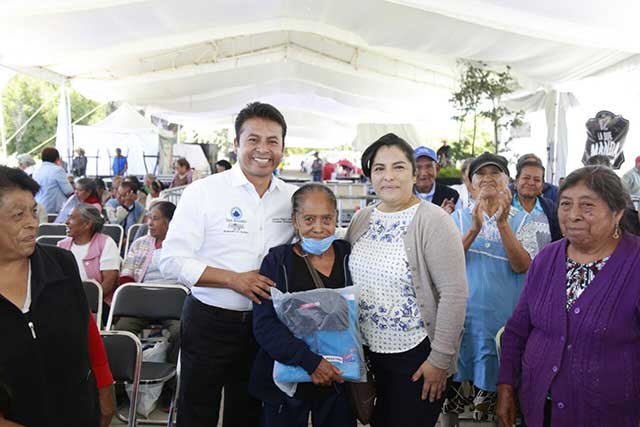 Entregan conjunto deportivo a abuelitos en San Andrés Cholula