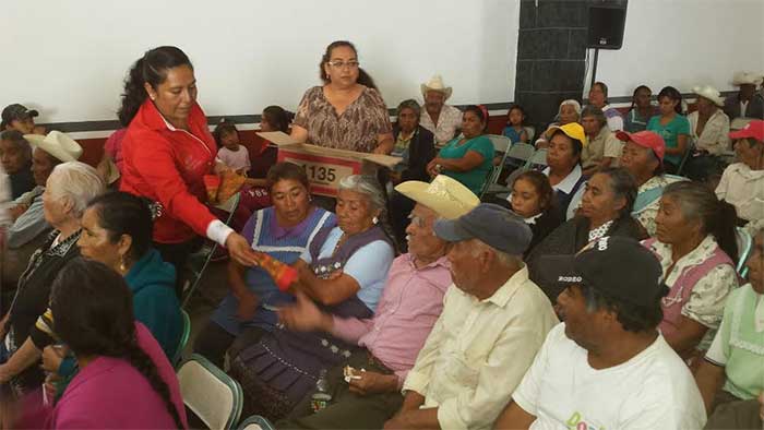 Autoridades de Quecholac celebran el Día del Abuelo