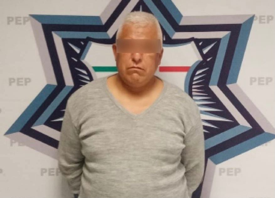 Cae presunto abusador de menor en Puebla; lo encerró en el baño de su casa