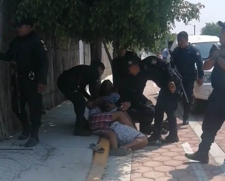 VIDEO Denuncian abuso policial en contra de una familia en Chilac