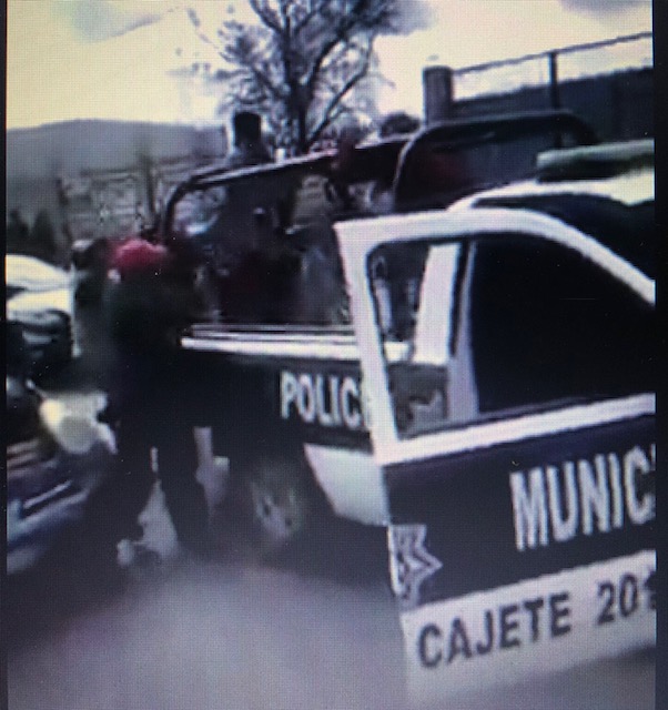 VIDEO Pobladores de Acajete detienen y entregan a delincuentes