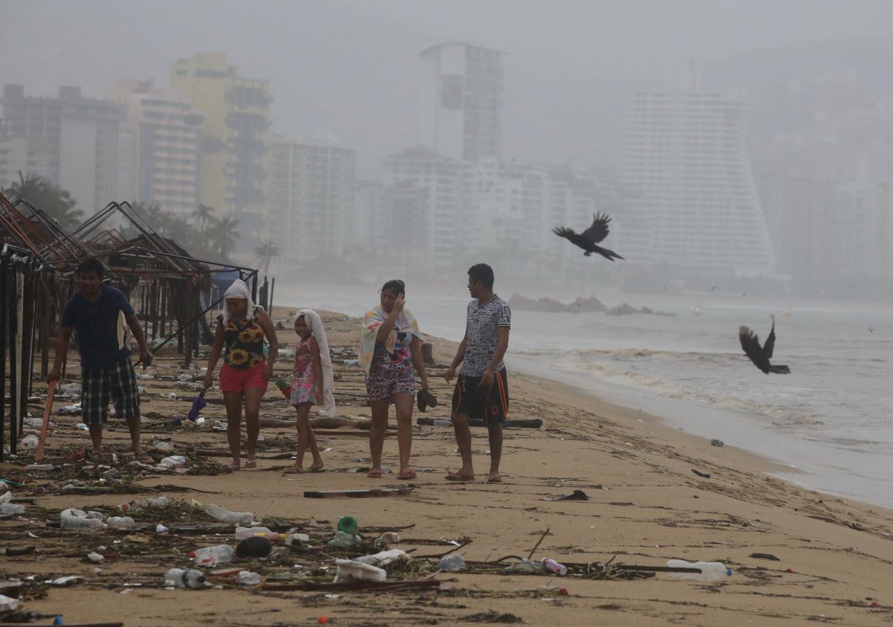 Ocho muertos dejó el Huracán John solo en Acapulco: AMLO