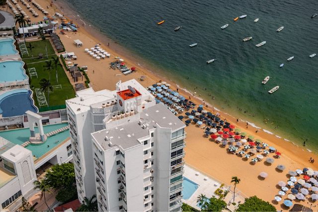 Vendedores informales de Acapulco esperan la temporada vacacional 