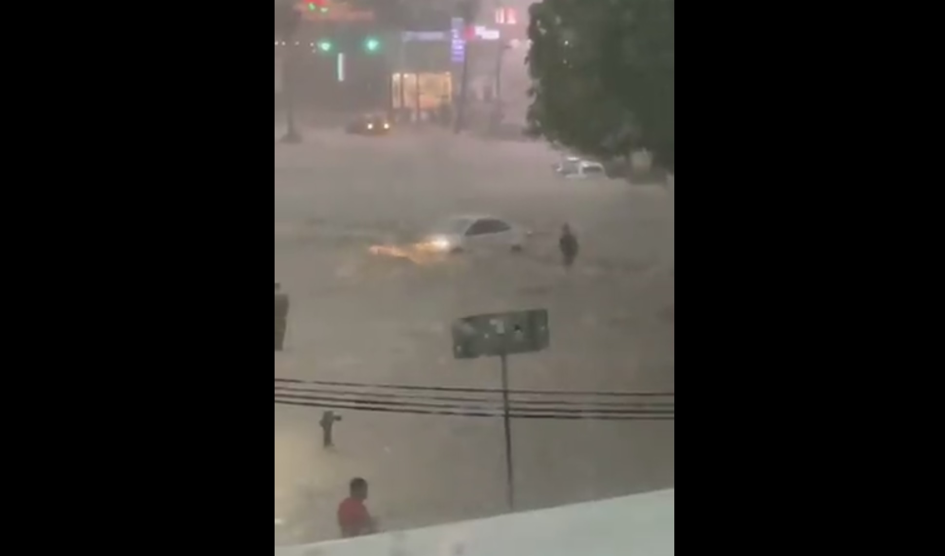 VIDEO Acapulco bajo el agua tras tormenta por Ciclón Julia