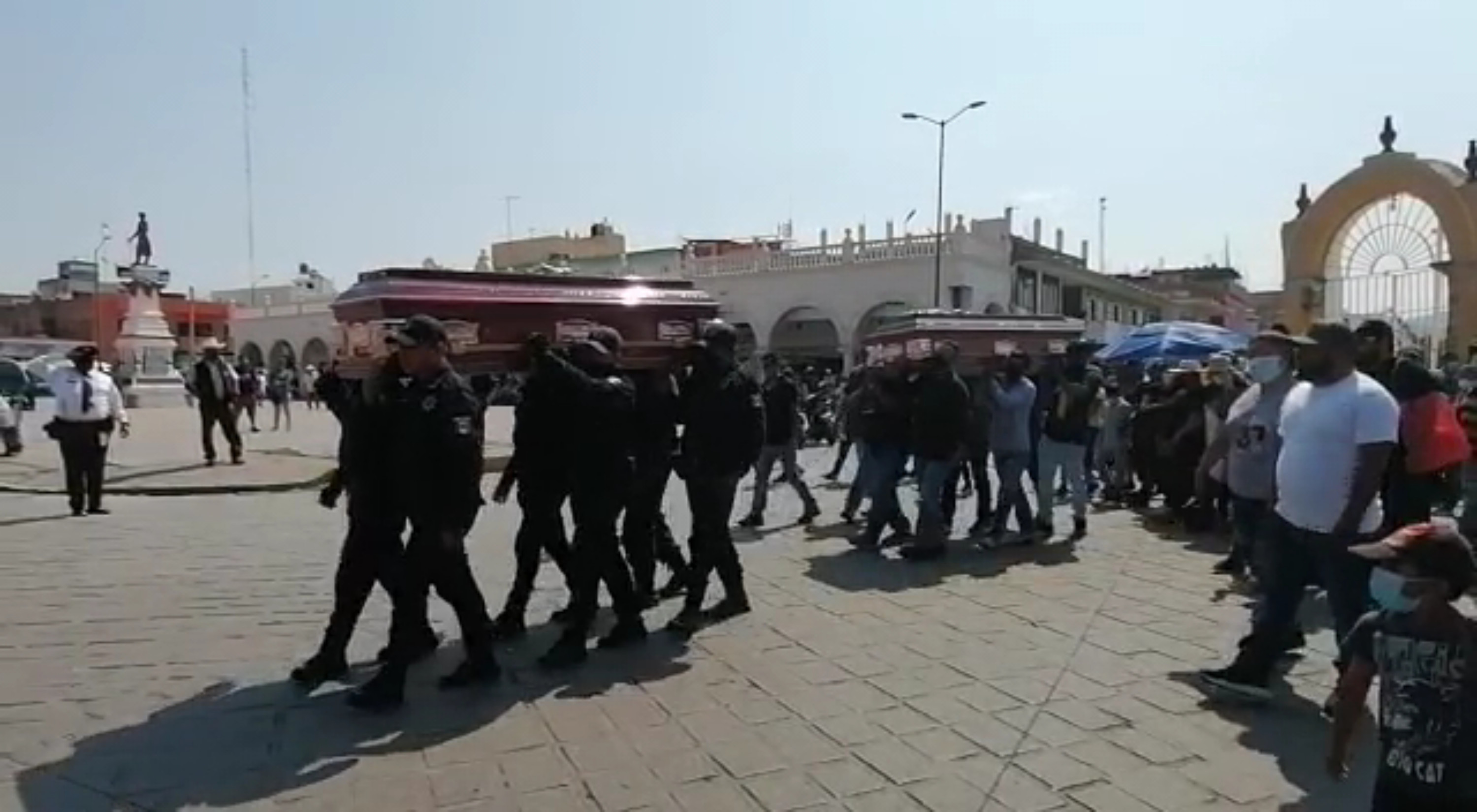 Realizan cortejo fúnebre y homenaje a director de policía