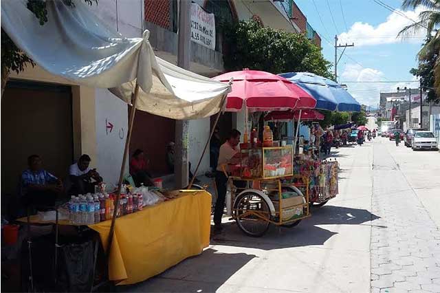 Acusan que escuelas de Acatlán incumplen reglamentos alimentarios