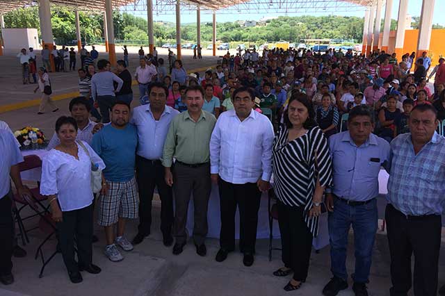 Barbosa se placea durante entrega de obra en Acatlán