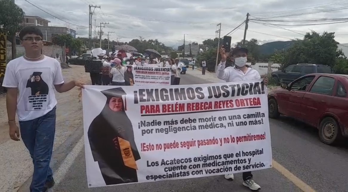 Realizan marcha en Acatlán donde exigen justicia para Belén 