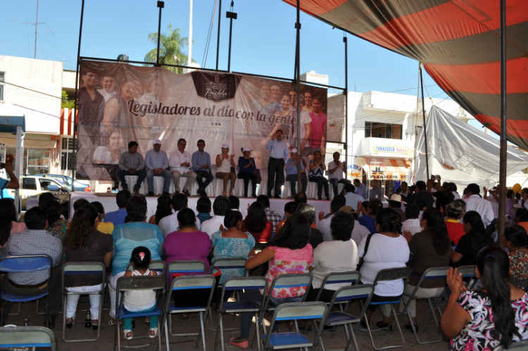 Confirma edil reconstrucción de carretera Acatlán-Ixcaquixtla
