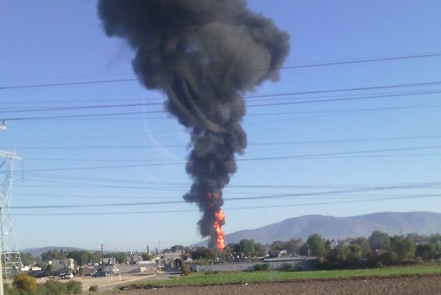 Arde por más de 11 horas toma clandestina en ducto de Pemex en Acatzingo