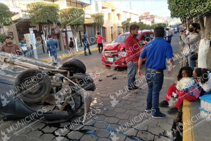 Muere bebé tras volcar auto en avenida Reforma Norte en Tehuacán