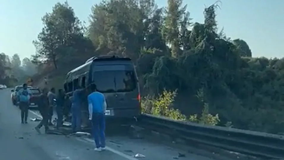 VIDEO Otro accidente carretero, ahora en la autopista Siglo XXI, hay 6 heridos
