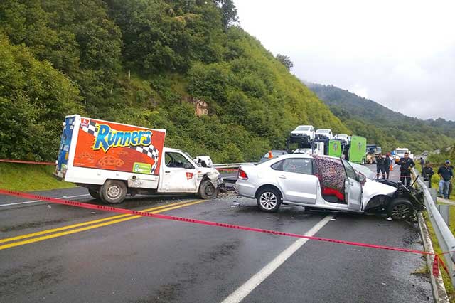 Mueren madre e hijo en choque en súper carretera Virreyes-Teziutlán