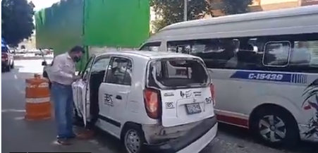 VIDEO Accidente en bulevar 5 de Mayo involucra a seis vehículos