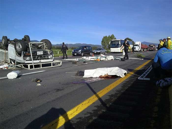 Muere hombre tras volcar su vehiculó en la  México-Puebla