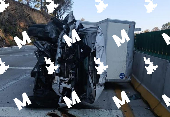 Vuelca camioneta sobre la México-Puebla; hay dos heridos