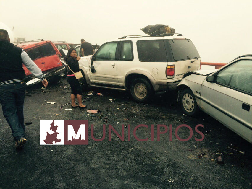 Colisión de 18 autos deja un muerto y 8 heridos