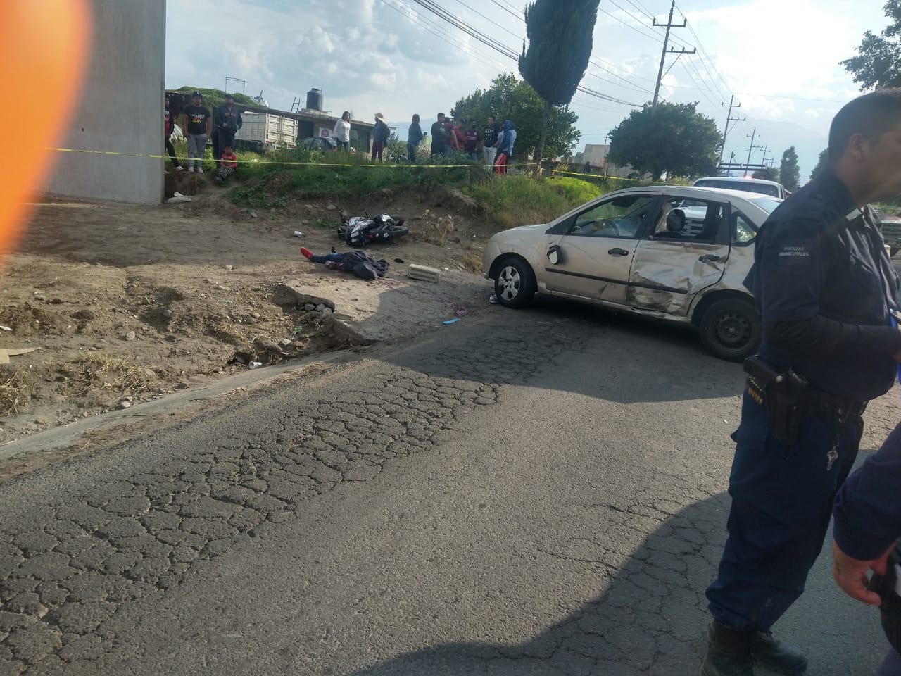 Un muerto y dos heridos tras registrarse choque entre auto y moto en El Verde