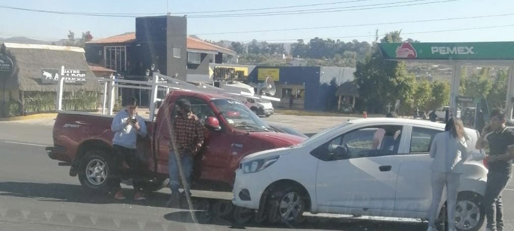 Imparables los percances viales en la zona del asta bandera de Atlixco