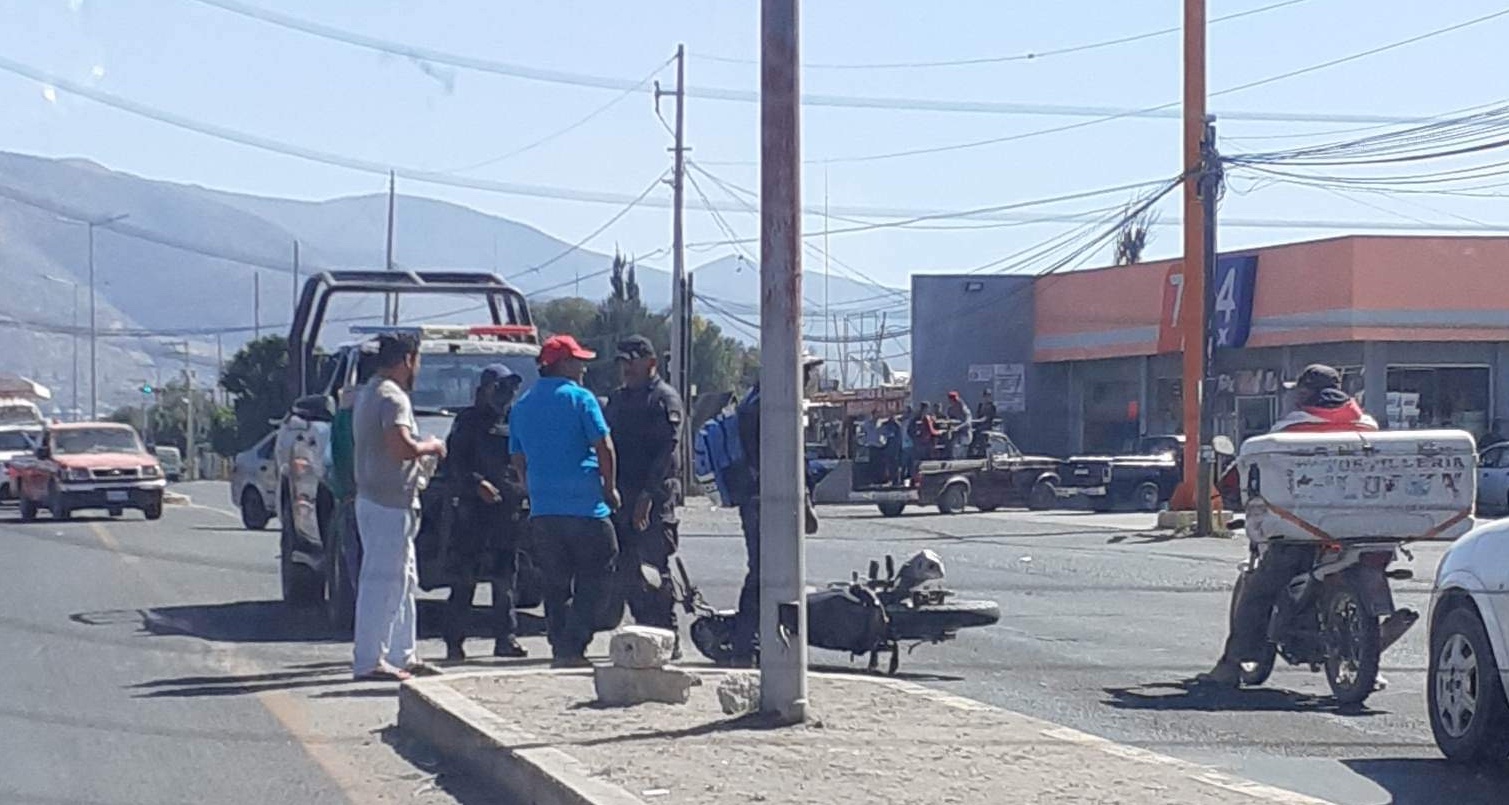 Patrulla y motociclista protagonizan accidente automovilístico en Tecamachalco