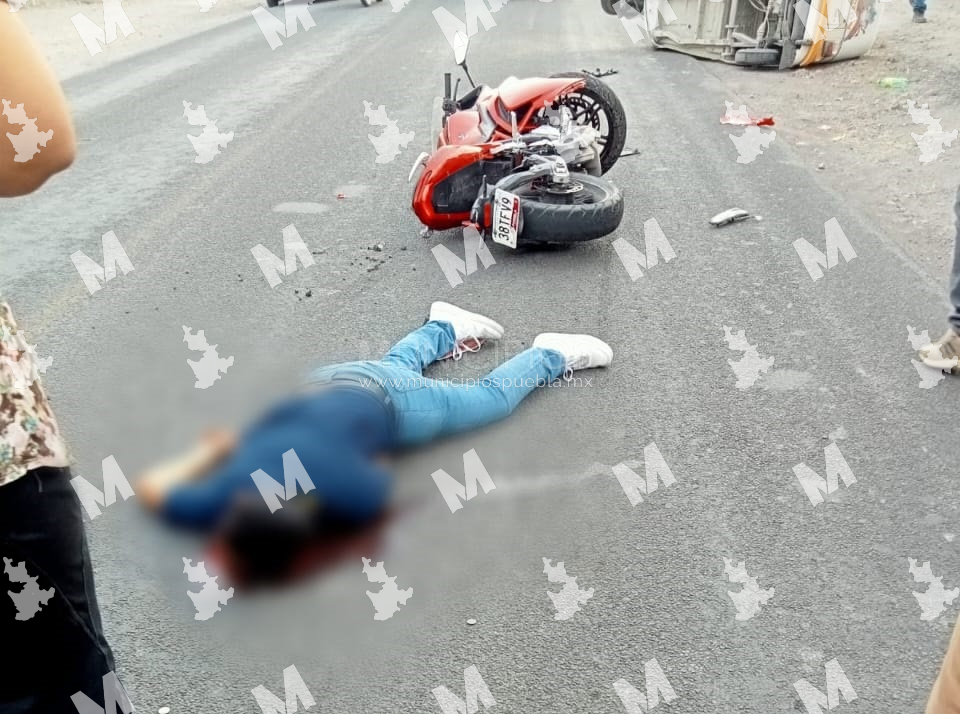 Vuelca motocilista tras chocar mototaxi en Atencingo