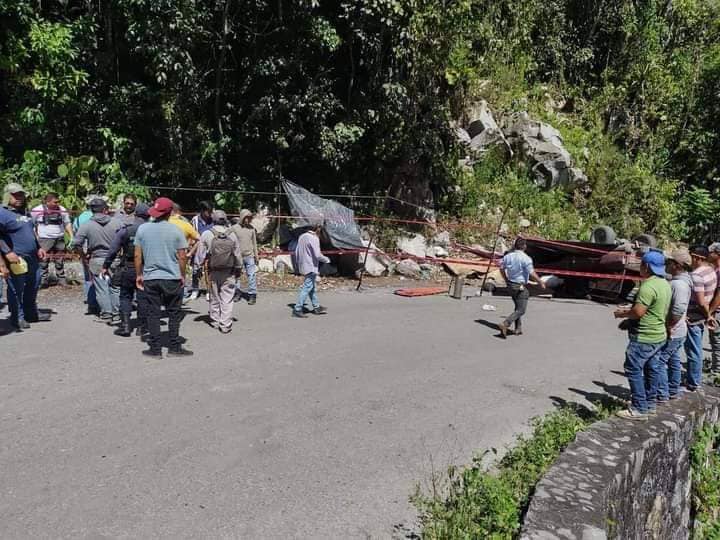Cortadores de caña de Eloxochitlán mueren en volcadura en Veracruz