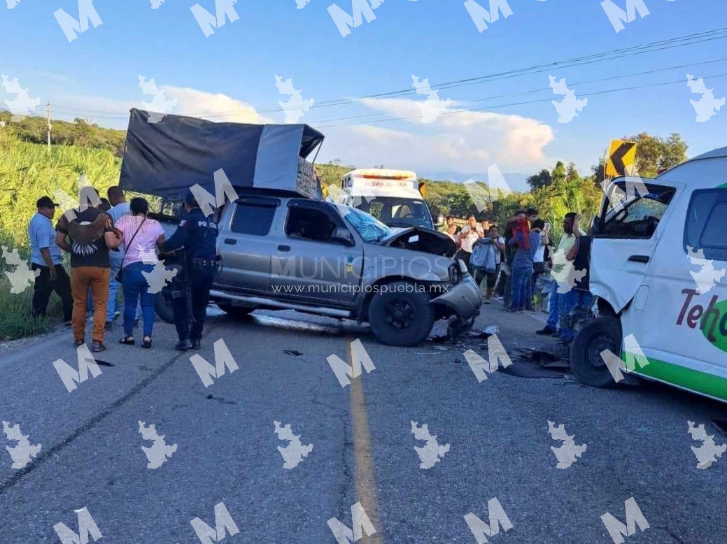 Choque entre colectiva y camioneta deja 15 lesionados en la Tehuacán-Teotitlán 