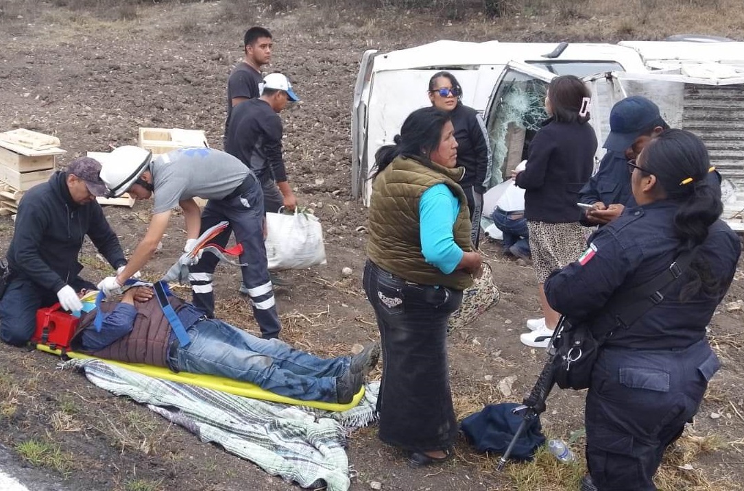 Volcadura en la carretera México–Veracruz deja dos personas lesionadas 