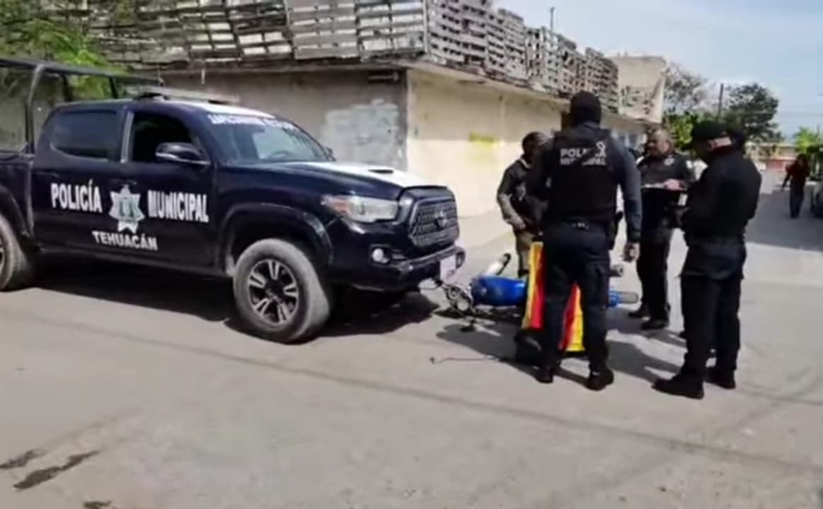 Vuelven a chocar patrulla de Tehuacán... ahora contra repartidor de carne