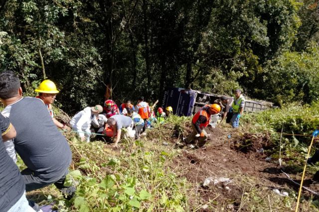 Lista completa de heridos tras caída de autobús en barranco de Huauchinango, Puebla