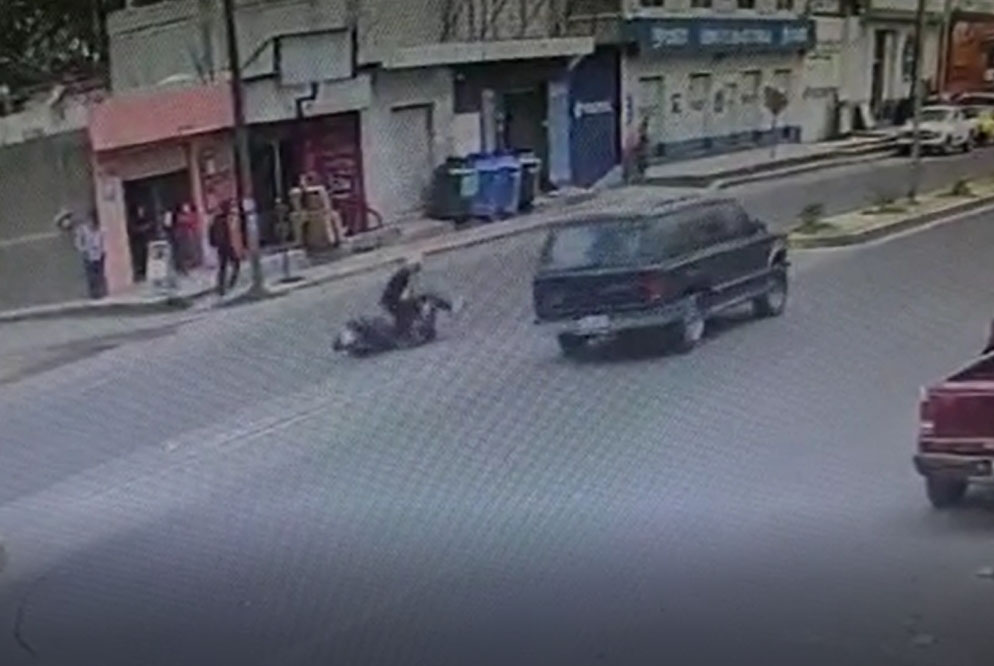 Conductor huye luego de chocar con motociclista en Tecamachalco