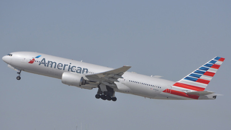 Avión de American Airlines regresa a Miami 