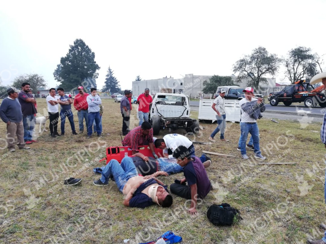 Dos lesionados deja choque en la Acuaco-Zacapoaxtla